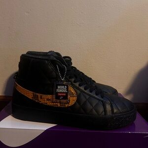 Supreme Nike SB Blazers Mid Men Size 9